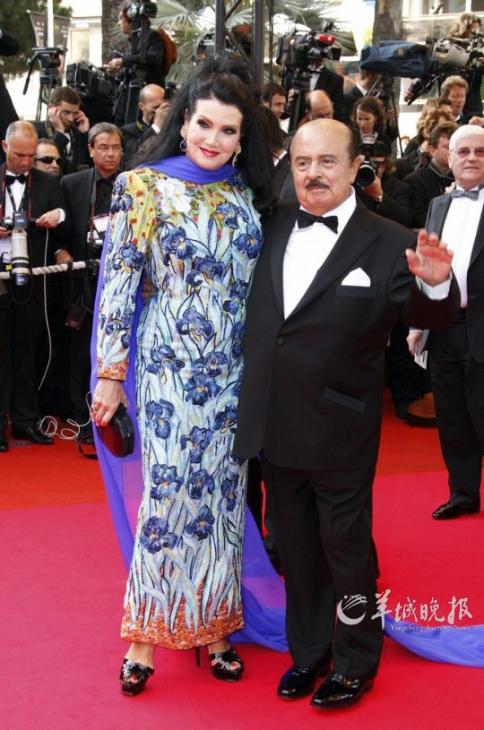 Adnan Khasoggi and Soraya $874 million (Photo source:ycwb.com)