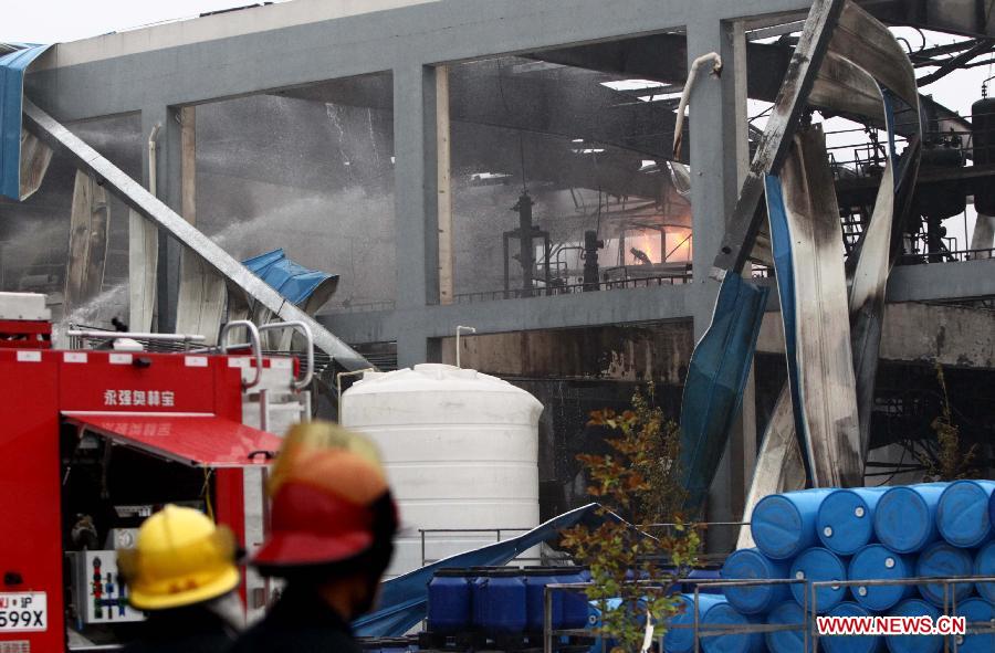 A fire truck puts out a fire caused by an explosion at a chemical plant in the Jinshan district of east China's Shanghai, June 24, 2013. Six people were injured in the accident at about 2:15 p.m. The fire has been extinguished as of 3:30 p.m.. (Xinhua/Pei Xin) 