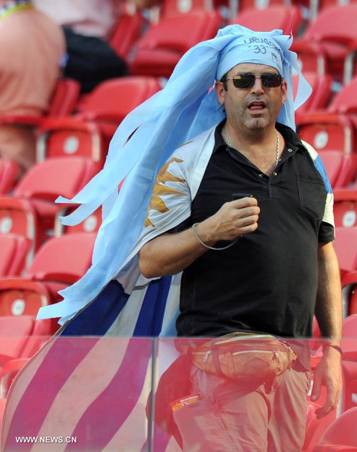A fan of Uruguay reacts prior to the FIFA's Confederations Cup Brazil 2013 group match against Tahiti, held at Arena Pernambuco Stadium, in Recife, Pernambuco state, Brazil, on June 23, 2013. Uruguay won 8-0. (Xinhua/Weng Xinyang)