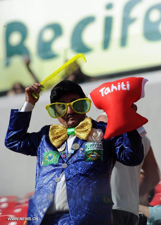 A fan of Tahiti reacts prior the FIFA's Confederations Cup Brazil 2013 match against Uruguay, held at Arena Pernambuco Stadium, in Recife, Pernambuco state, Brazil, on June 23, 2013. (Xinhua/Weng Xinyang)