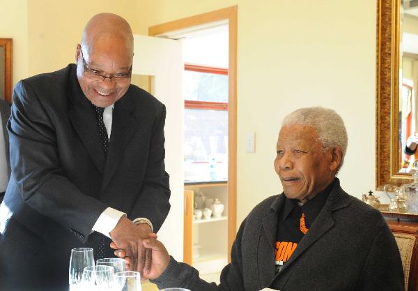 South African President Jacob Zuma (L) visits former President Nelson Mandela to congratulate his 93rd birthday in his home village of Qunu in Eastern Cape Province, South Africa, July 18, 2011. (Xinhua/Ntswe Mokoena)