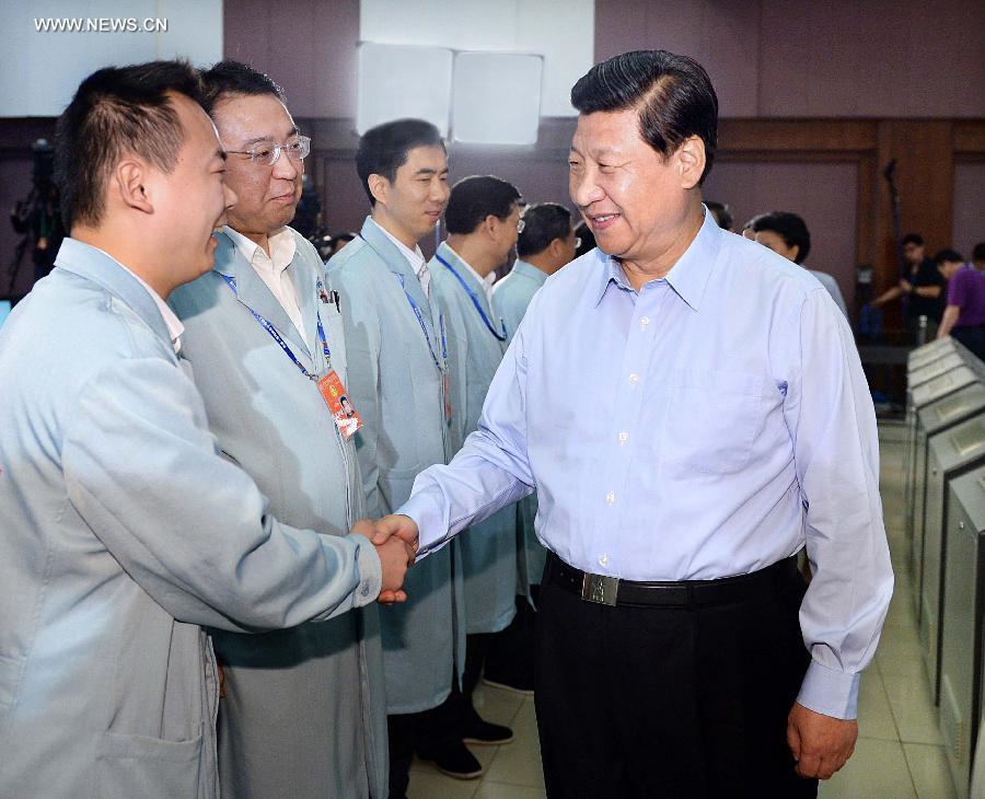 Chinese President Xi Jinping (R, front) shakes hands with staff members at Beijing Aerospace Control Center after having talks with astronauts in China's Tiangong-1 space lab module, in Beijing, capital of China, June 24, 2013. (Xinhua/Li Tao)