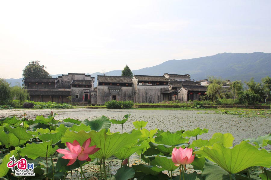 Chengkan village in Huizhou District, Anhui province is famous for the residential architecture of the Ming and Qing style. Baolun Hall in the Ancestral Temple of Luo's, built during the Jiaqing's reign, is a representative collection of typical Huizhou architecture. (China.org.cn)