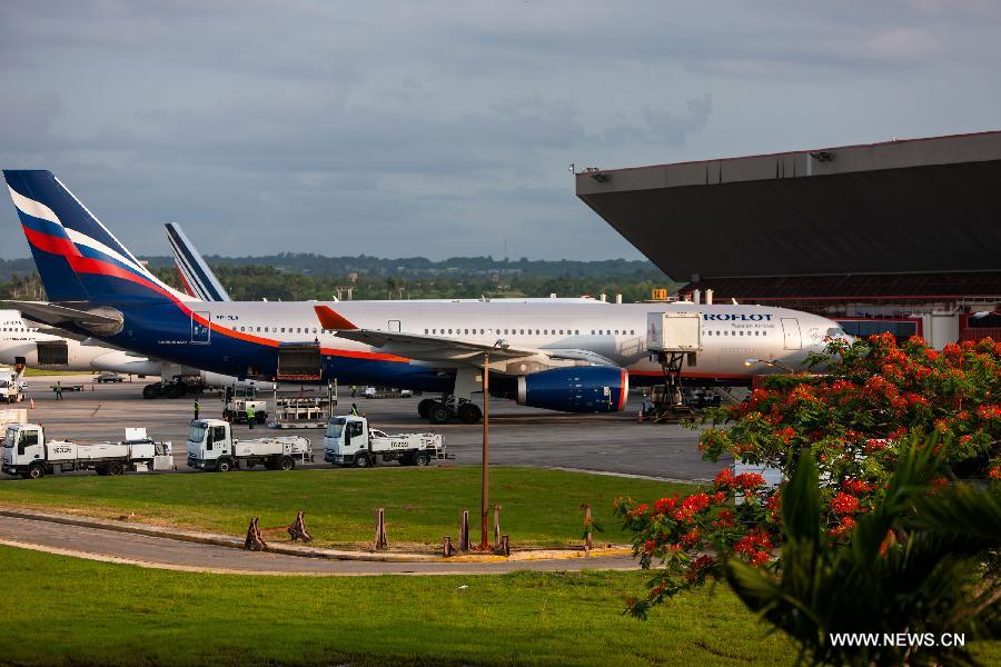 The flight SU150 from Moscow, Russia, is seen at the Jose Marti airport in Havana, Cuba, June 24, 2013. Former U.S. intelligence contractor Edward Snowden did not show up at the flight. (Xinhua/Liu Bin)