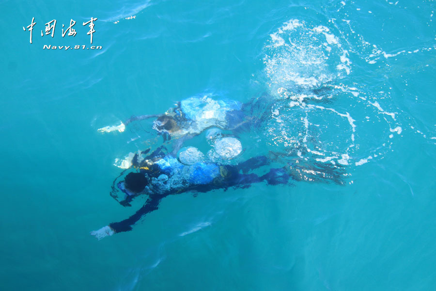 A special operation detachment under a marine brigade of the Chinese People's Liberation Army Navy (PLAN) conducts a joint escorting training with a landing ship flotilla of the PLAN on the high-risk subjects, such as climbing boarding, cabin search, sea blockade and arresting pirates. (China Military Online/ Sun Haichao and Jiang Zhengyuan)