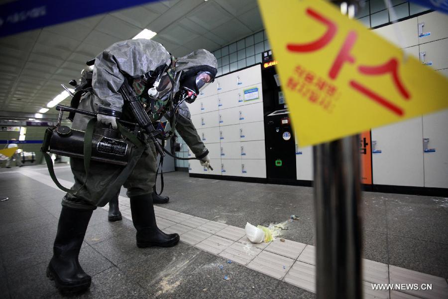A soldier takes part in an anti-chemical terror attack exercise in Seoul, South Korea, June 25, 2013. South Korean military, police and government missions participated in the anti-terror exercise, part of the annual training, Hwarang Drill. (Xinhua/Park Jin-hee)