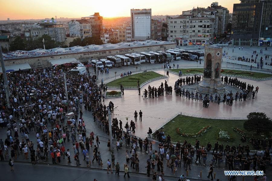 Riot police seal off the Taksim Square in Istanbul on June 25, 2013. Over 5,000 Turks staged a demonstration in Istanbul's iconic Taksim Square Tuesday to denounce the release of a police officer suspected of killing a protestor in Ankara. (Xinhua/Lu Zhe)