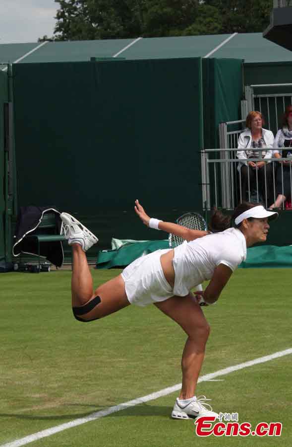 Li Na of China serves during the first round of ladies' singles against Michaella Krajicek of the Netherlands on day 2 of the Wimbledon Lawn Tennis Championships at the All England Lawn Tennis and Croquet Club in London, Britain on June 25, 2013. Chinese sixth seed Li reached the second round with a 6-1, 6-1 win.  (CNS/Zhang Ziyang)