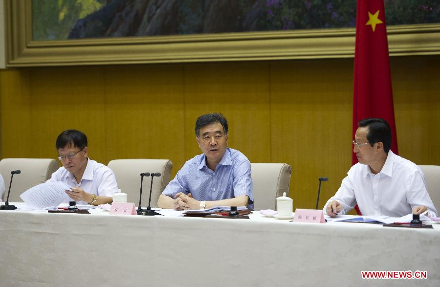 Chinese Vice Premier Wang Yang (C) attends a video and telephone conference on the construction of modern fishery in Beijing, capital of China, June 26, 2013. (Xinhua/Xie Huanchi)