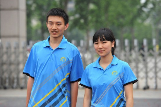 Li Zhuoya and He Weiyi are the top scorers of the National College Entrance Examination in Hubei.(Photo/GMW.cn)