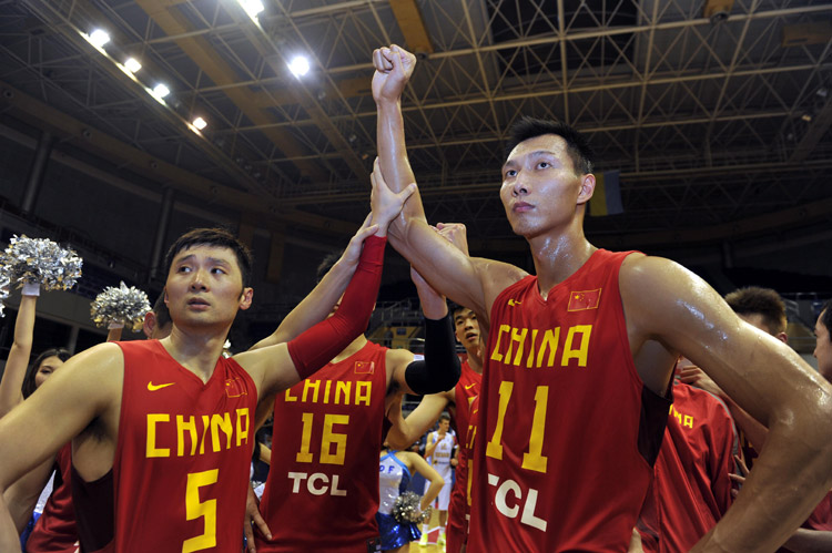 Yi Jianlian is the best: China narrowly beats Ukraine by 3 points in an exhibition games, June 25, 2013. (Photo/Osports)