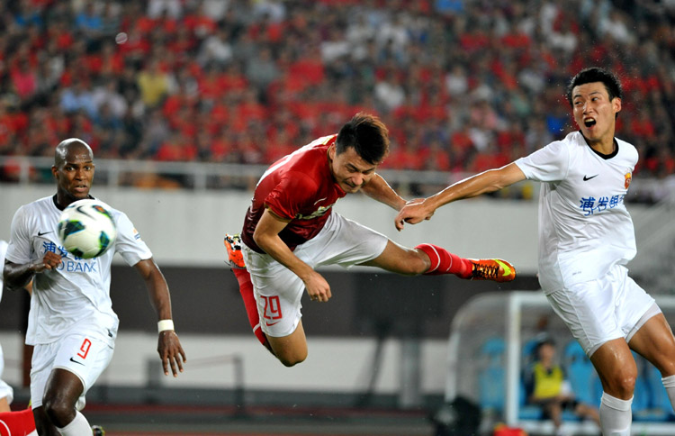 Guangzhou Evergrande beat Shanghai East Asia 1:0 in round 14 of China's Super League, June 25, 2013. (Photo/Osports)