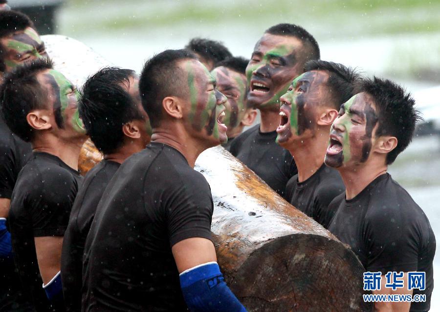 Armed police in Shanghai hold an anti-terrorist drill on June 27, 2013. The members demonstrated fighting, shooting and round up skills in the anti-terrorist drill. (Xinhua/Fan Jun)