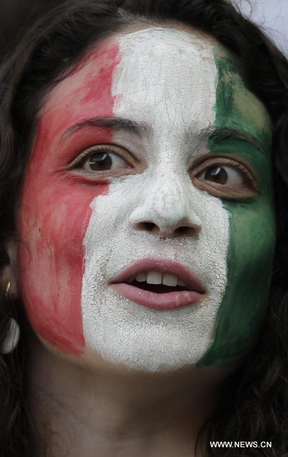 A fan of Italy reacts prior to the FIFA's Confederations Cup Brazil 2013 semifinal match against Spain held at Castelao Stadium in Fortaleza, Brazil, on June 27, 2013. Spain won 7-6 in a penalty shoot-out. (Xinhua/Guillermo Arias)