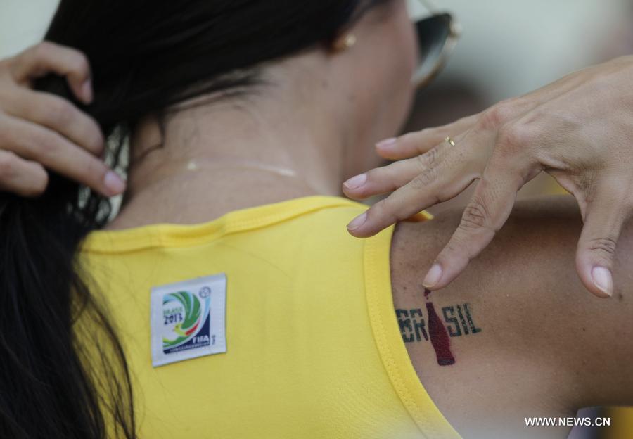 A fan reacts prior to the FIFA's Confederations Cup Brazil 2013 semifinal match between Spain and Italy held at Castelao Stadium in Fortaleza, Brazil, on June 27, 2013. Spain won 7-6 in a penalty shoot-out. (Xinhua/Guillermo Arias)