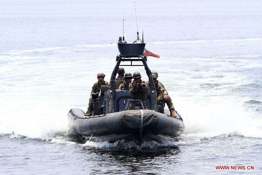 U.S. navy soldiers and their Philippine counterparts operate a boat during a joint military exercises between the Philippines and the United States at the South China Sea, June 28, 2013. The Philippines and U.S. Naval forces began joint military exercises codenamed Cooperation Afloat Readiness and Training (CARAT) at the South China Sea on June 27 to enhance the capability of both sides through practical exercises and lectures. (Xinhua/Rouelle Umali) 