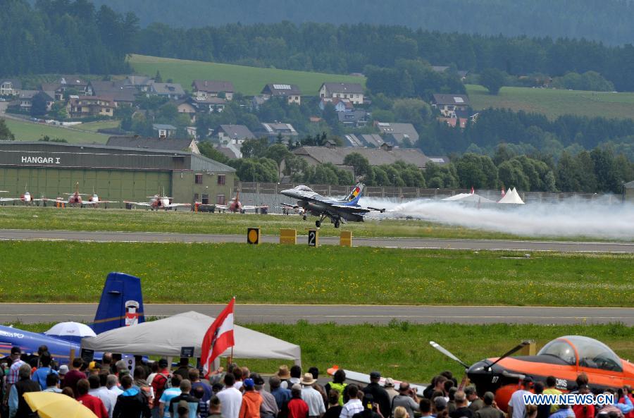 A Belgian F-16 fighter jet performs during the Airpower 13 air show in Zeltweg, Steiermark of Austria, June 28, 2013. (Xinhua/Qian Yi) 