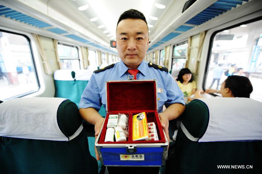 An attendant demonstrates emergency medicines in the train K1124 from northeast China's Harbin to south China's Haikou in Harbin, capital of northeast China's Heilongjiang Province, June 28, 2013. The train which travels 4,458 kilometers for 65 hours has connected China's northernmost capital city Harbin of Heilongjiang Province with southernmost capital city Haikou of Hainan Province. (Xinhua/Wang Jianwei) 