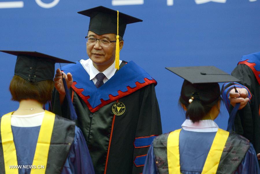 Lin Jianhua(L, back), the new president of Zhejiang University, is seen during the graduation ceremony of Zhejiang University in Hangzhou, capital of east China's Zhejiang Province, June 29, 2013. The graduation ceremony was held here Saturday. (Xinhua/Han Chuanhao)