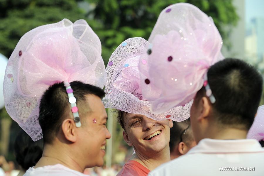 People participate in a rally called the "Pink Dot" to promote an acceptance of the Lesbian, Gay, Bisexual and Transgender community in Hong Lim Park in Singapore, on June 29, 2013.(Xinhua/Then Chih Wey)