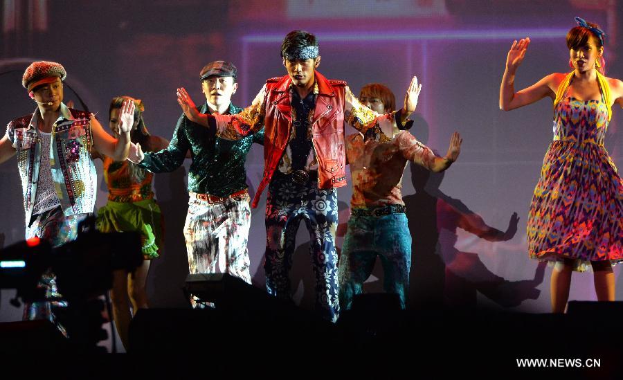 Taiwan singer Jay Chou performs during his concert in Wuhan, capital of central China's Hubei Province, June 29, 2013. (Xinhua) 