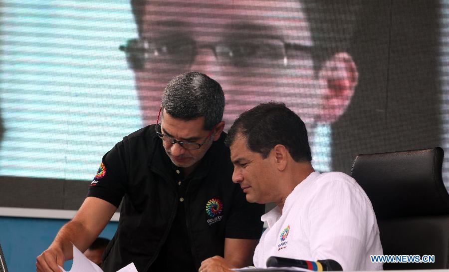Ecuador's President Rafael Correa (R) takes part in the weekly presentation of presidential work in El Aromo of Manabi Province, Ecuador, on June 29, 2013. Rafael Correa said on Saturday the United States had asked him not to grant asylum for Edward Snowden, a U.S. intelligence agent-turned-whistleblower accused of espionage by Washington, in a telephone conversation he held with U.S. Vice President Joe Biden. (Xinhua/Santiago Armas)