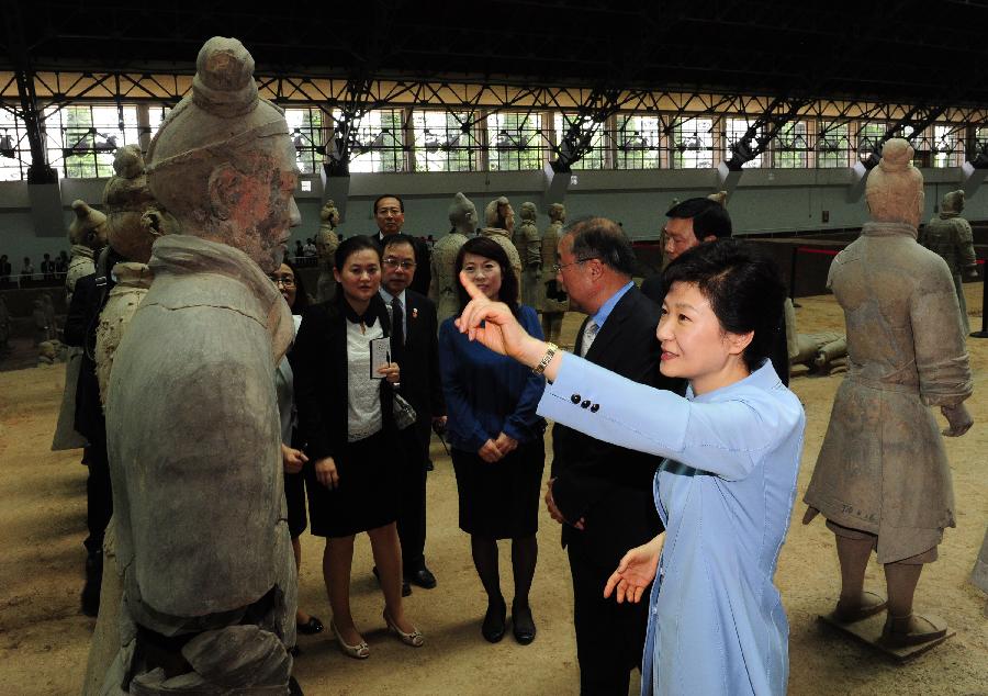 Republic of Korea (ROK) President Park Geun-hye visits the Emperor Qinshihuang's Mausoleum Site Museum in Xi'an, capital city of northwest China's Shaanxi Province, on June 30, 2013. Park on Sunday visited the ancient terracotta army, buried for centuries to guard the tomb of China's first emperor Qinshihuang of the Qin Dynasty (221 BC-207 BC). (Xinhua/Ding Haitao) 