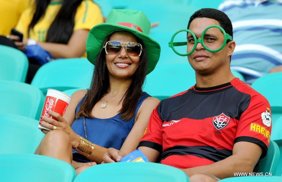 Fans react prior to the FIFA's Confederations Cup Brazil 2013 match for the third place between Uruguay and Italy in Salvador, Brazil, on June 30, 2013. (Xinhua/Nicolas Celaya)