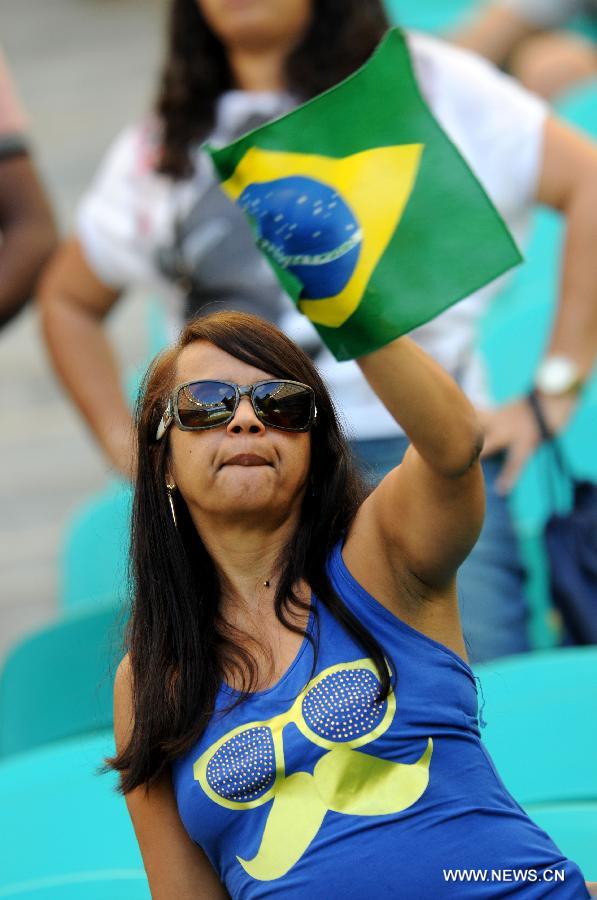 A fan cheers prior to the FIFA's Confederations Cup Brazil 2013 match for the third place between Uruguay and Italy in Salvador, Brazil, on June 30, 2013. (Xinhua/Nicolas Celaya)