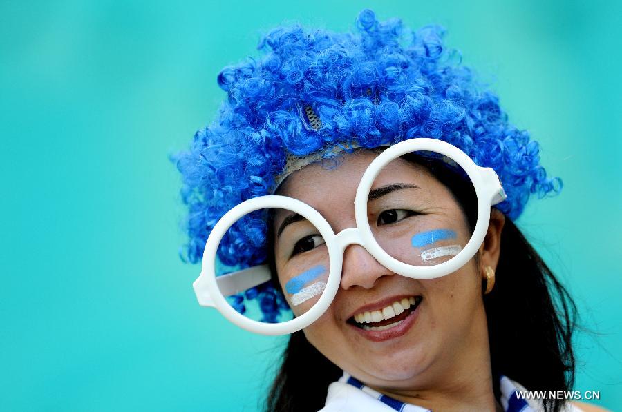 A fan reacts prior to the FIFA's Confederations Cup Brazil 2013 match for the third place between Uruguay and Italy in Salvador, Brazil, on June 30, 2013. (Xinhua/Nicolas Celaya)