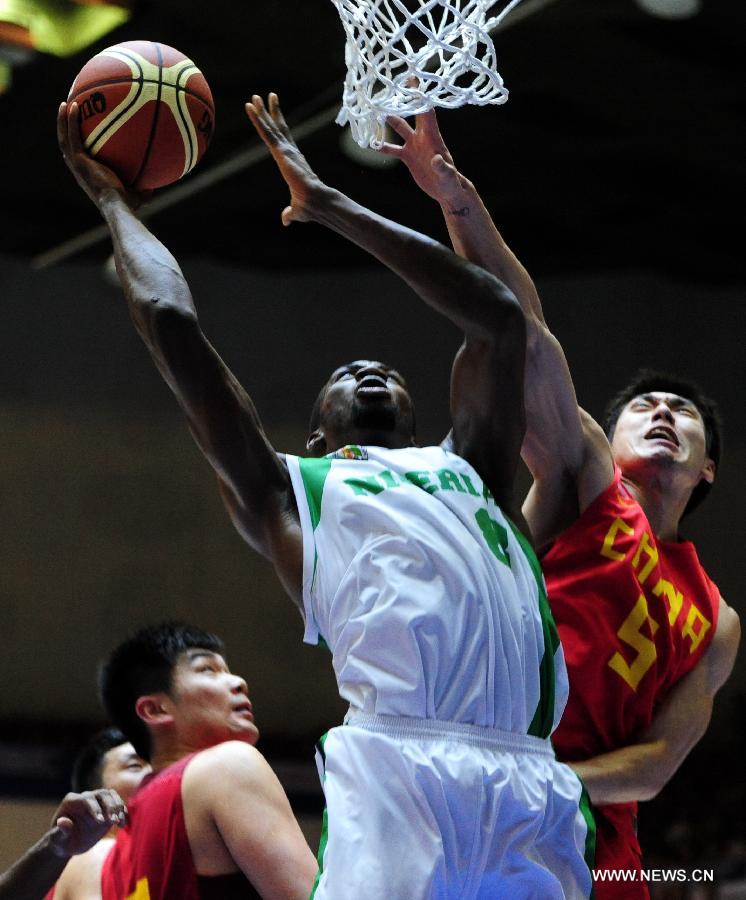 Nkem Ojougboh (C) of Nigeria goes up for a shot during a match against China at the Stankovic Continental Cup 2013 in Lanzhou, northwest China's Gansu Province, June 30, 2013. Nigeria won the match 60-57. (Xinhua/Nie Jianjiang)