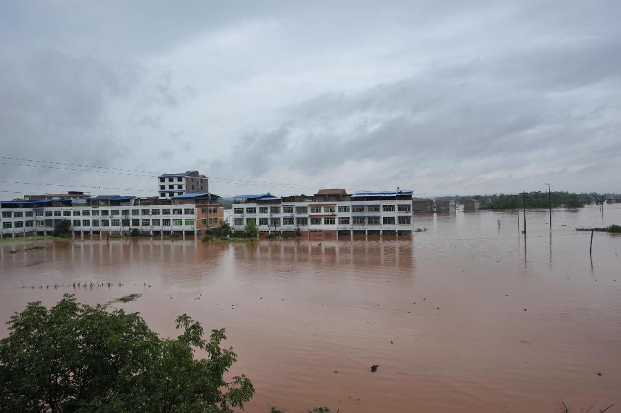 Photo taken on July 1, 2013 shows the flooded Baizi Town in Tongnan County of Chongqing, southwest China's municipality. Rainstorms swept the county Sunday, flooding low-lying area and forcing the evacuation of some 18,000 people. (Xinhua/Liu Chan) 