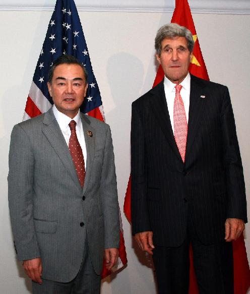Chinese Foreign Minister Wang Yi (L) meets with United States Secretary of State John Kerry in Bandar Seri Begawan, Brunei, July 1, 2013. (Xinhua/Jin Yi)