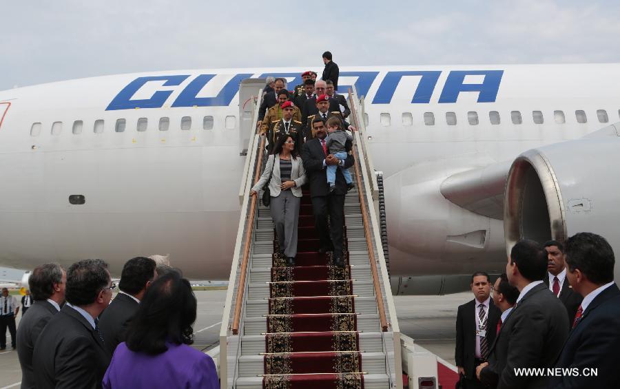 Image provided by Venezuela's Presidency shows Venezuelan President Nicolas Maduro (R, front) getting off the plane in Moscow, Russia, July 1, 2013. Maduro arrived to Moscow on Monday for the 2nd Gas Exporting Countries Forum. (Xinhua/Venezuela's Presidency)