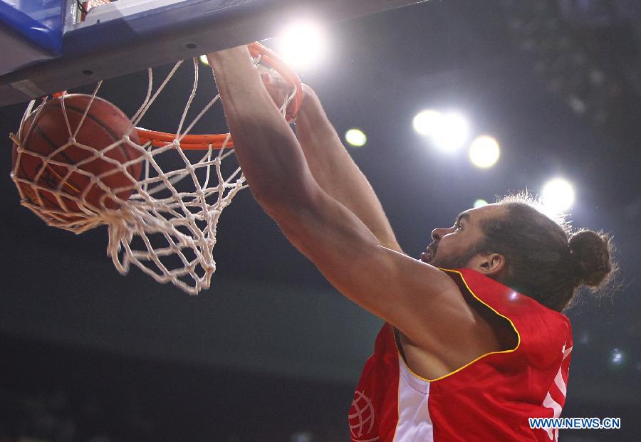 NBA star Joakim Noah dunks the ball during a Yao Foundation Charity Game, sponsored by the charity foundation initiated by former Chinese basketball star Yao Ming, between the Chinese team and a team of NBA stars in Beijing, China, July 1, 2013. Team of NBA stars won 61-58. (Xinhua/Ding Xu)