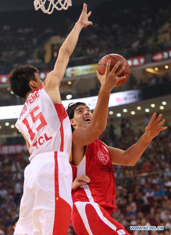 NBA star Luis Scola (R) drives to the basket during a Yao Foundation Charity Game, sponsored by the charity foundation initiated by former Chinese basketball star Yao Ming, between the Chinese team and a team of NBA stars in Beijing, China, July 1, 2013. (Xinhua/Meng Yongmin)