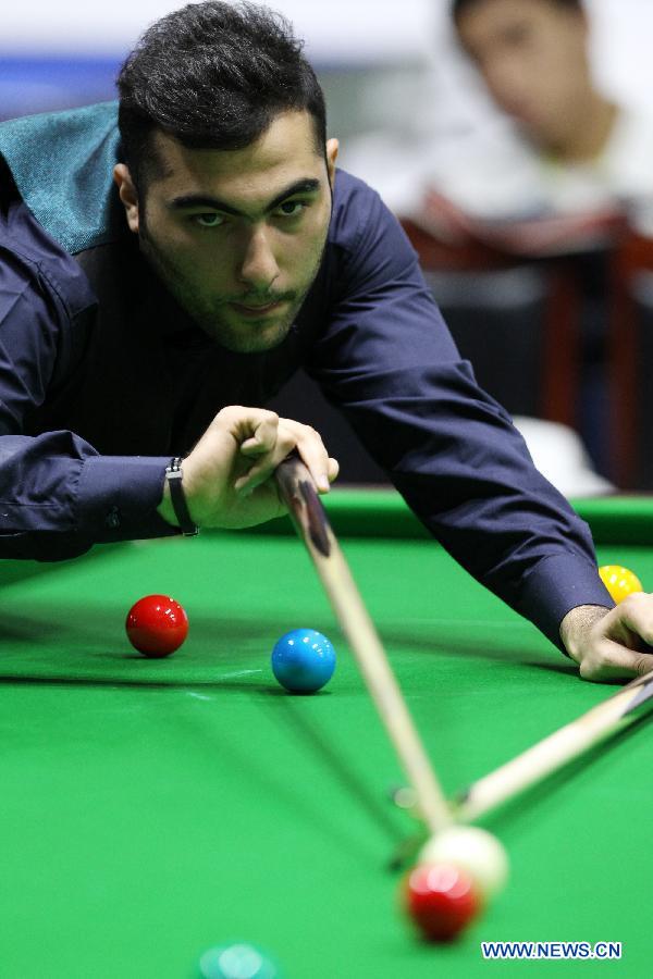 Vafaei Ayouri Hossein of Iran competes against Al Obaidli Ali Nasser of Qatar during the men's snooker singles match at the 4th Asian Indoor and Martial Arts Games (AIMAG) in Incheon, South Korea, July 1, 2013. Al Obaidli Ali Nasser won 5-3. (Xinhua/Park Jin-hee)
