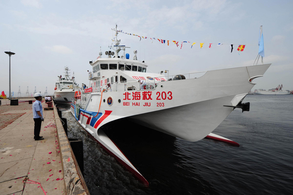 China's new fast rescue vessel Bei Hai Jiu 203 is put into action at Zhifu Island, Yantai, Shandong province, on July 1, 2013. (Photo/Xinhua)