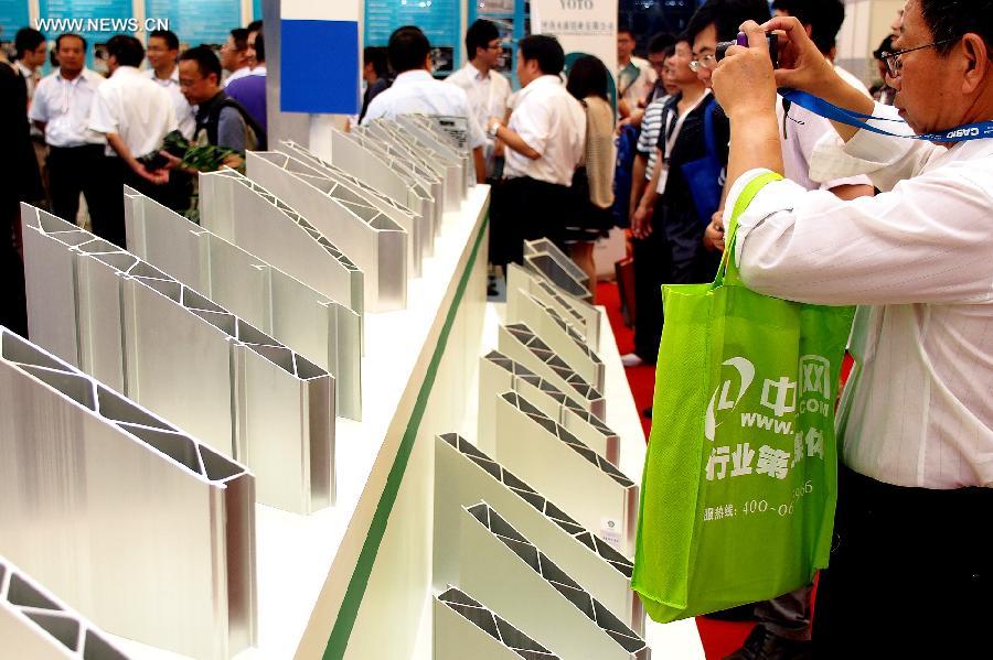 People visit the 9th China international aluminium fair in Shanghai, east China, July 2, 2013. The fair, with the participation of 450 exhibitors from more than 30 countries and regions, opened here Tuesday. (Xinhua/Chen Fei)