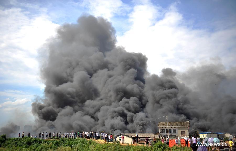 Heavy smoke billows from a warehouse near the Changsha South Railway Station in Changsha, capital of central China's Hunan Province, July 2, 2013. A fire engulfed the warehouse Sunday without injuring anyone. Local fire department took more than two hours to douse the fire. (Xinhua/Li Ga)