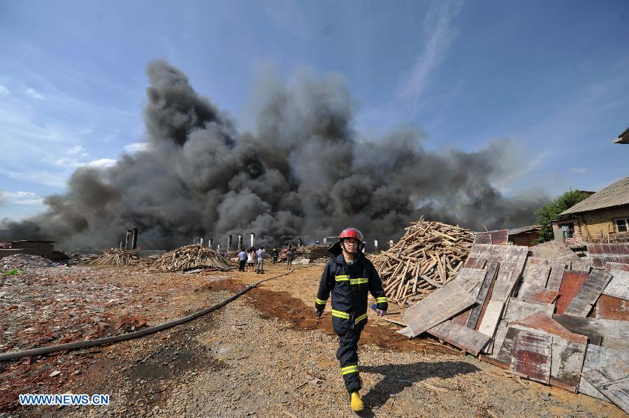 Heavy smoke billows from a warehouse near the Changsha South Railway Station in Changsha, capital of central China's Hunan Province, July 2, 2013. A fire engulfed the warehouse Sunday without injuring anyone. Local fire department took more than two hours to douse the fire. (Xinhua/Li Ga) 