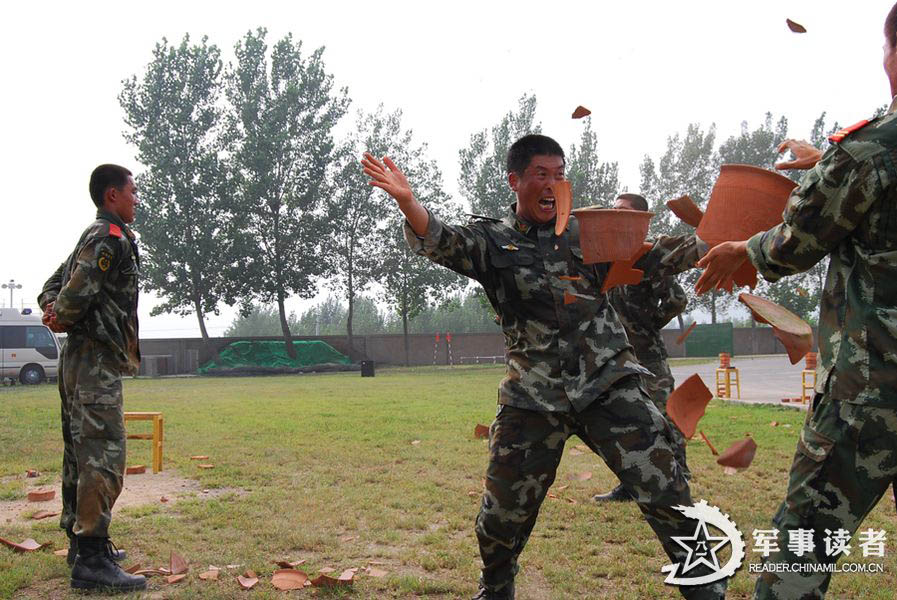The Tai'an Detachment of the Chinese People's Armed Police Force (APF) organizes its 30 special operation members to conduct a military skills training, in a bid to further enhance their combat capability in complex environment.(China Military Online/Gao Jian, Yang Luning, Wen Yongzhi)