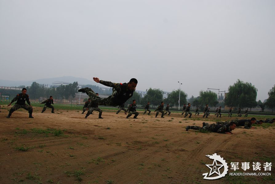 The Tai'an Detachment of the Chinese People's Armed Police Force (APF) organizes its 30 special operation members to conduct a military skills training, in a bid to further enhance their combat capability in complex environment.(China Military Online/Gao Jian, Yang Luning, Wen Yongzhi)