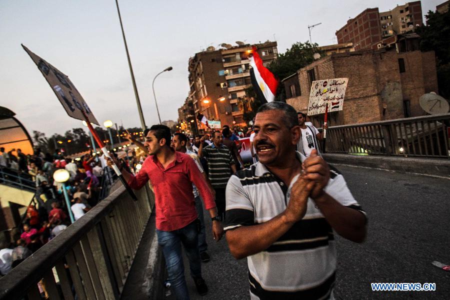 Anti-Morsi protesters chant slogans during an opposition rally in front of Al-Qoba presidential palace in Cairo, Egypt, July 2, 2013. Egyptian President Mohamed Morsi said late Tuesday that there will be no alternative for "constitutional legitimacy," amid the ongoing political division in his country, where the opposition and liberal are asking him to quit power. (Xinhua/Amru Salahuddien)