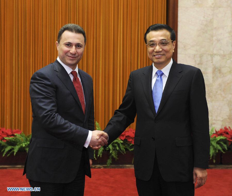 Chinese Premier Li Keqiang (R) meets with Macedonian Prime Minister Nikola Gruevski in Beijing, capital of China, July 2, 2013. Gruevski is visiting China to attend a conference for leaders from China and central and east European countries that will be held in southwest China's Chongqing Municipality from July 2 to 4. (Xinhua/Rao Aimin)