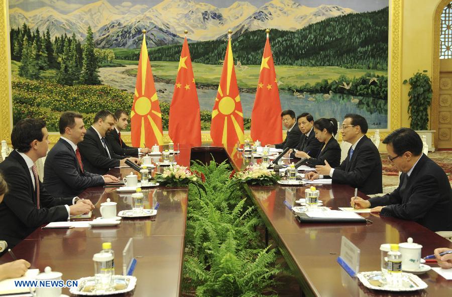 Chinese Premier Li Keqiang (2nd R) meets with Macedonian Prime Minister Nikola Gruevski (2nd L) in Beijing, capital of China, July 2, 2013. Gruevski is visiting China to attend a conference for leaders from China and central and east European countries that will be held in southwest China's Chongqing Municipality from July 2 to 4. (Xinhua/Rao Aimin)