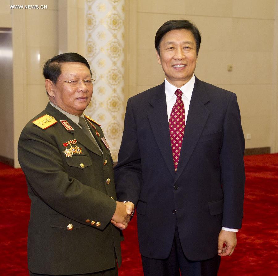 Chinese Vice President Li Yuanchao (R) meets with Lao Deputy Prime Minister and Minister of Defense Douangchay Phichit, in Beijing, capital of China, July 2, 2013. (Xinhua/Huang Jingwen) 
