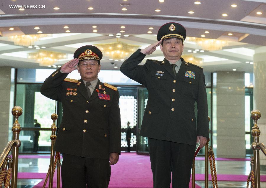 Chinese State Councilor and Defense Minister Chang Wanquan (R) meets with Lao Deputy Prime Minister and Minister of Defense Douangchay Phichit, in Beijing, capital of China, July 2, 2013. (Xinhua/Wang Ye) 