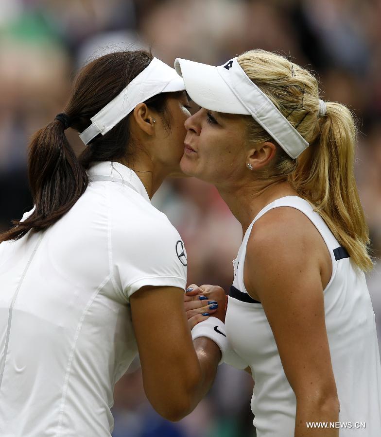 Agnieszka Radwanska (R) of Poland greets Li Na of China after their quarterfinal of women's singles on day 8 of the Wimbledon Lawn Tennis Championships at the All England Lawn Tennis and Croquet Club in London, Britain on July 2, 2013. Agnieszka Radwanska won 2-1. (Xinhua/Wang Lili)