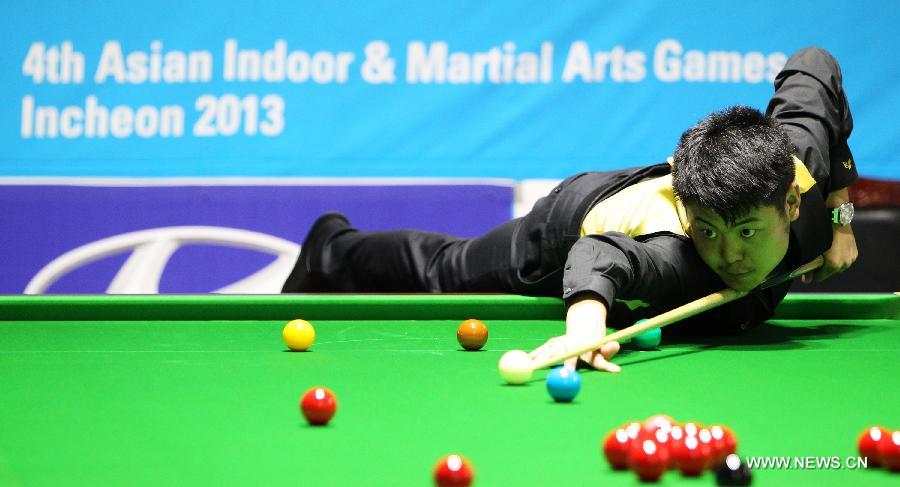 China's Liang Wenbo competes during the men's snooker team final match of the 4th Asian Indoor&Martial Arts Games Incheon at Songdo Convensia in Incheon, South Korea, on July 2, 2013. Team China claimed the title. (Xinhua/Park Jin-hee)